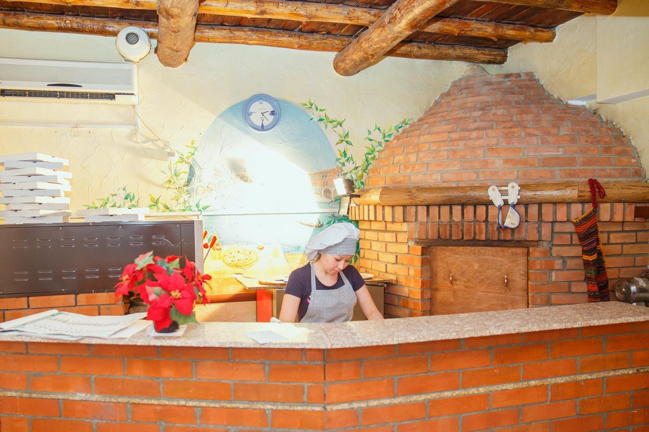 Mini Hotel Venezia Атирау Екстер'єр фото