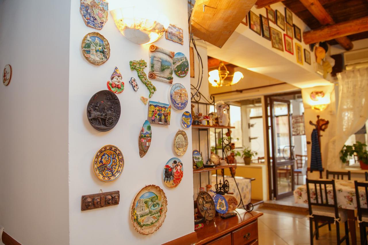Mini Hotel Venezia Атирау Екстер'єр фото