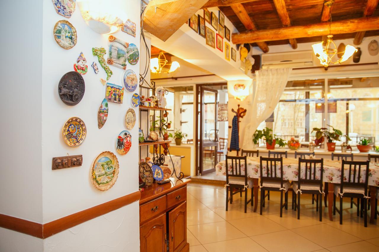 Mini Hotel Venezia Атирау Екстер'єр фото
