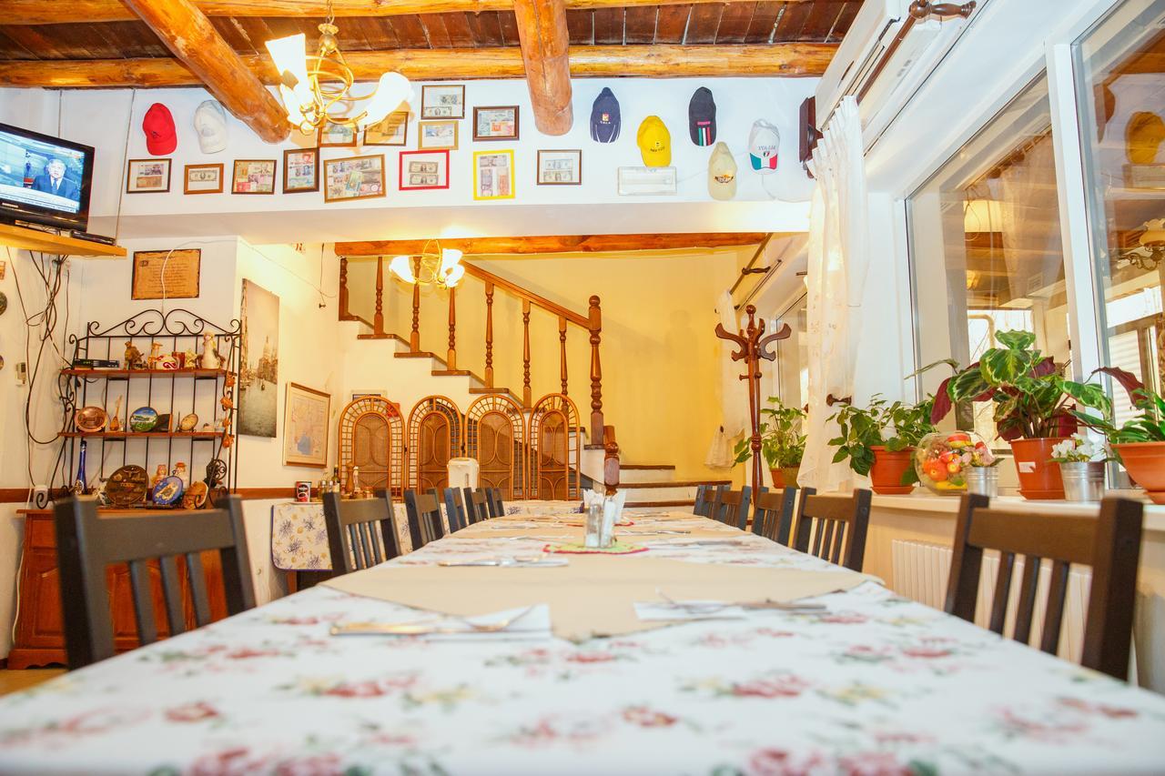 Mini Hotel Venezia Атирау Екстер'єр фото